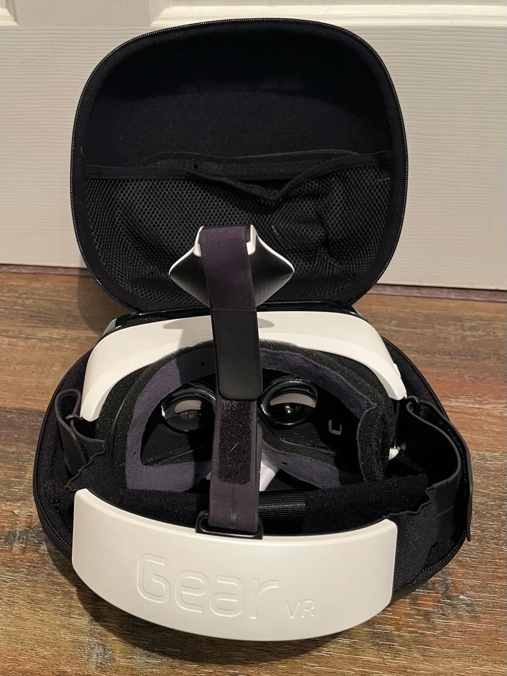 Samsung Gear VR Headset in Black Finish - LIKE NEW!!